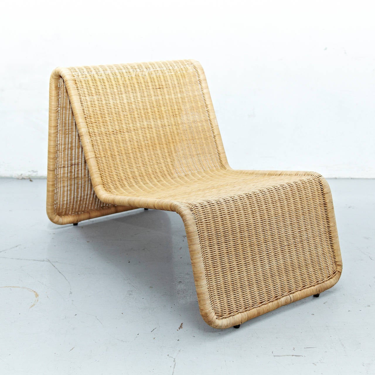 Lounge chairs, model P3, designed by Tito Agnoli around 1960.
Manufactured by Pierantonio Bonacina (Italy)
Tubular lacquered steel frame, woven wicker, modular system model that might be used for indoors and outdoors. Both in original
