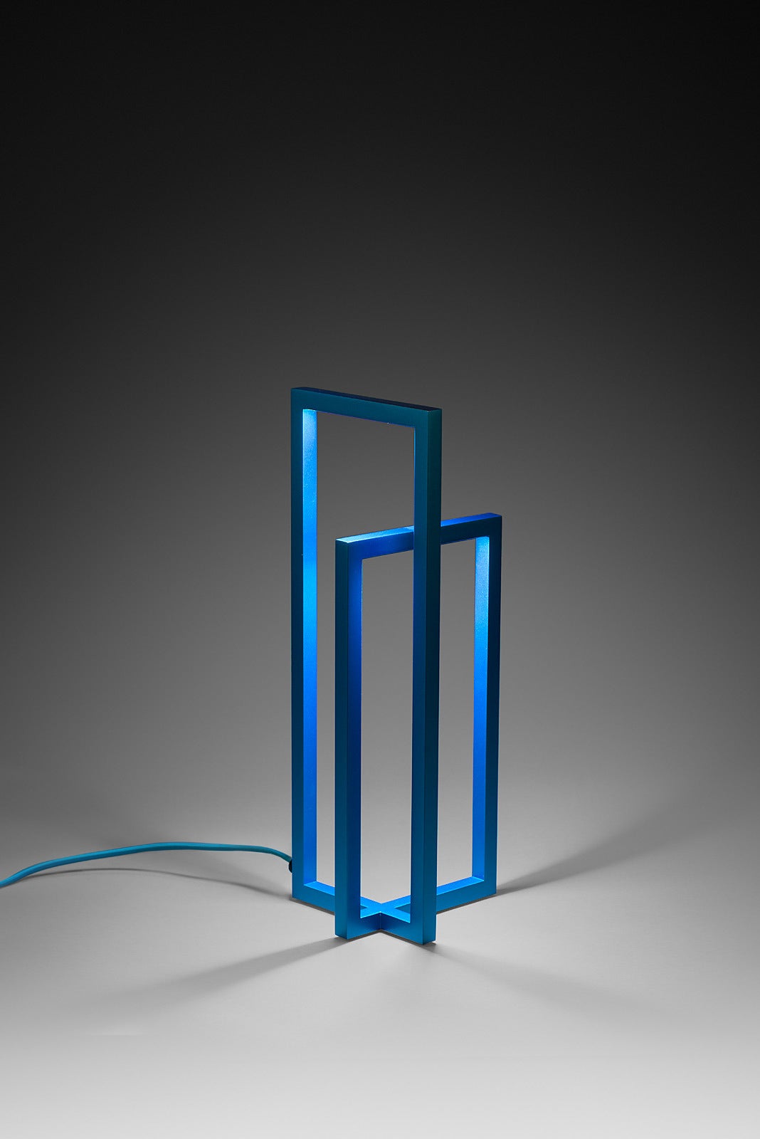 Lamp, brass structure, blue shades, lacquered. Thickness structure 14 millimeter.
Two lines of led, transformator included.
Renewed according to norm US on request.
Light temperature 3200 degrées Kelvin.
This piece is numbered 7/8 of the