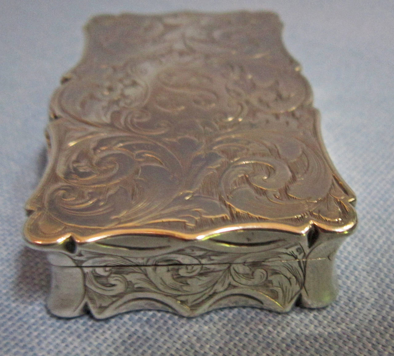 Early Victorian Victorian Sterling Snuff Box by Yapp & Woodward, Birmingham 1845-1846 For Sale