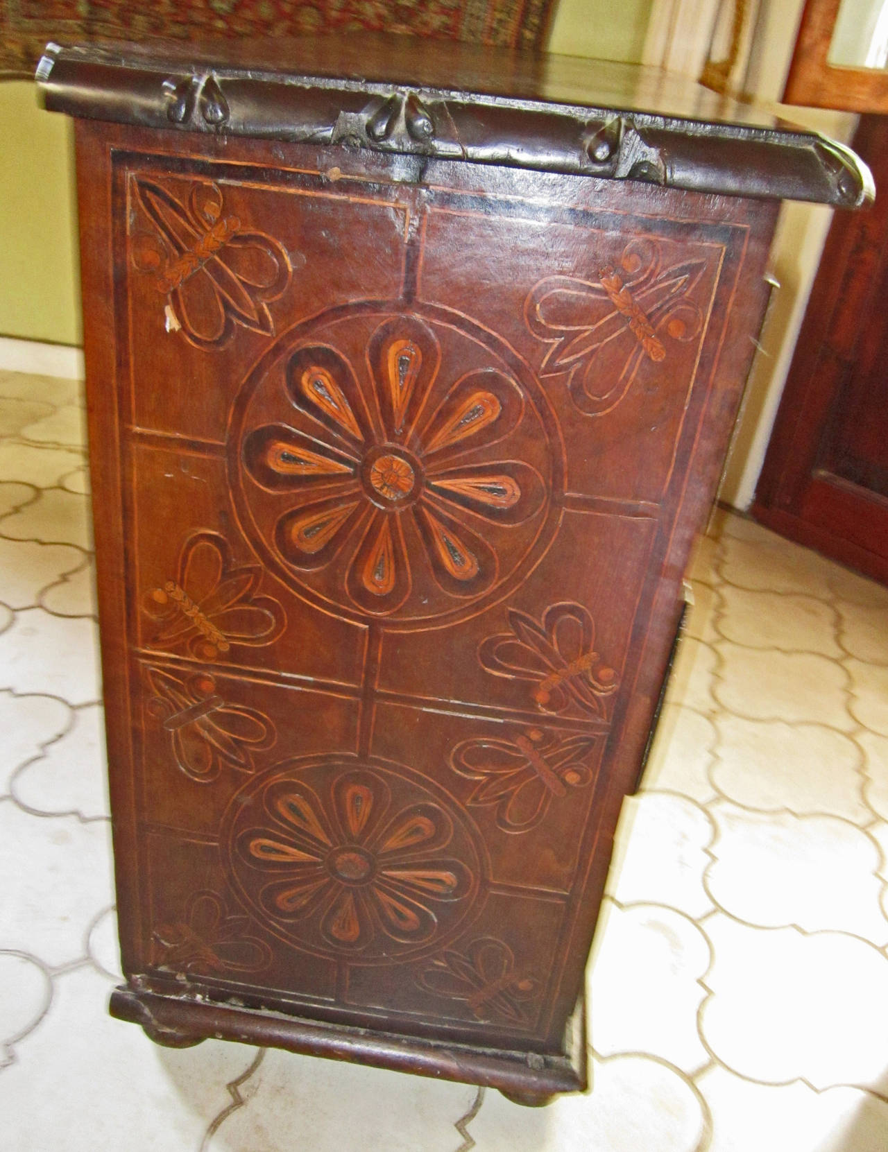 18th Century Mexican Mesquite Sacristy Comode with Inlaid Design, Oaxaca  In Good Condition For Sale In Ajijic, Jalisco