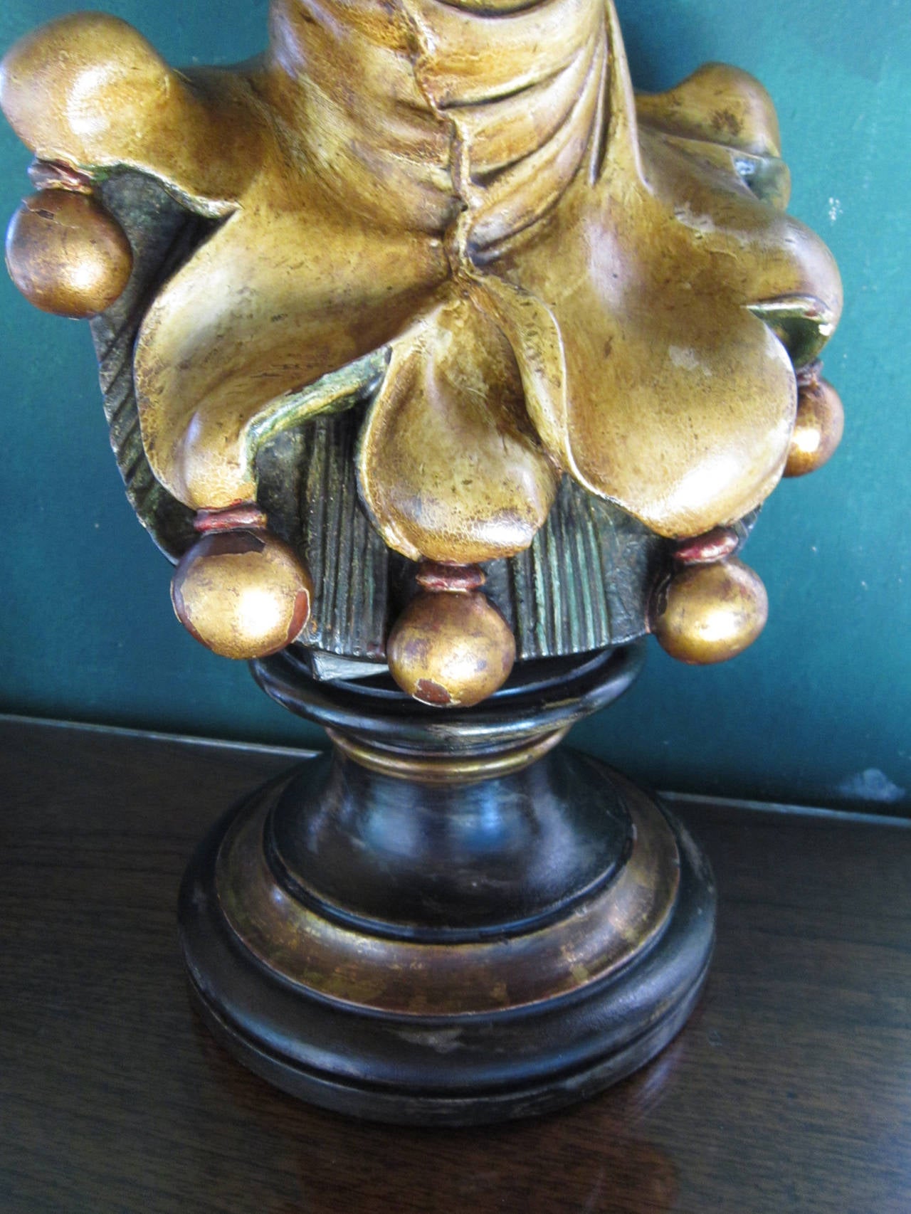 Wood Carving of a Court Jester by Otto Bettmann, Melbourne, Australia, 1899 In Good Condition In Ajijic, Jalisco