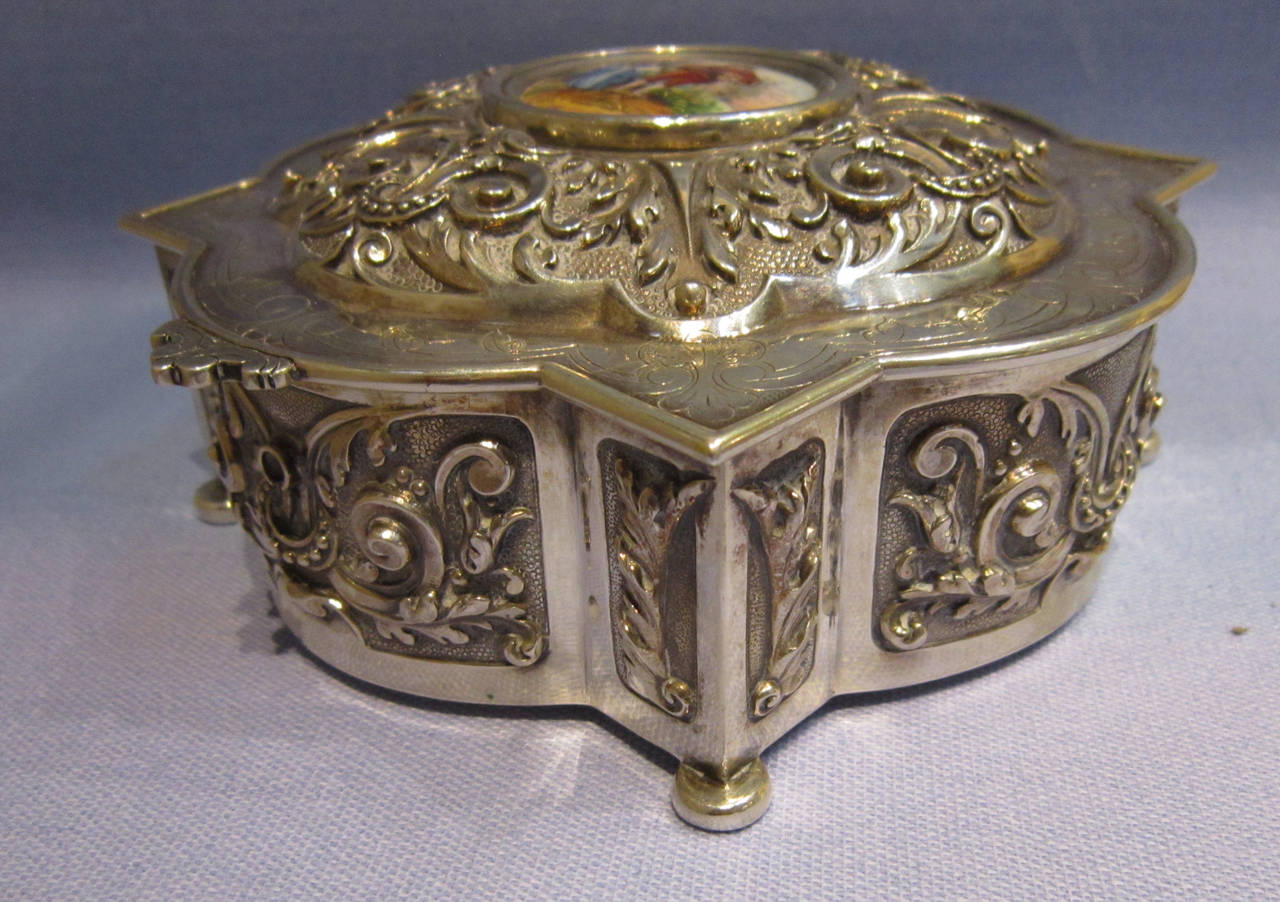 Vintage Portuguese Silver Jewelry Casket, Signed, Chased and Repousse In Excellent Condition In Ajijic, Jalisco