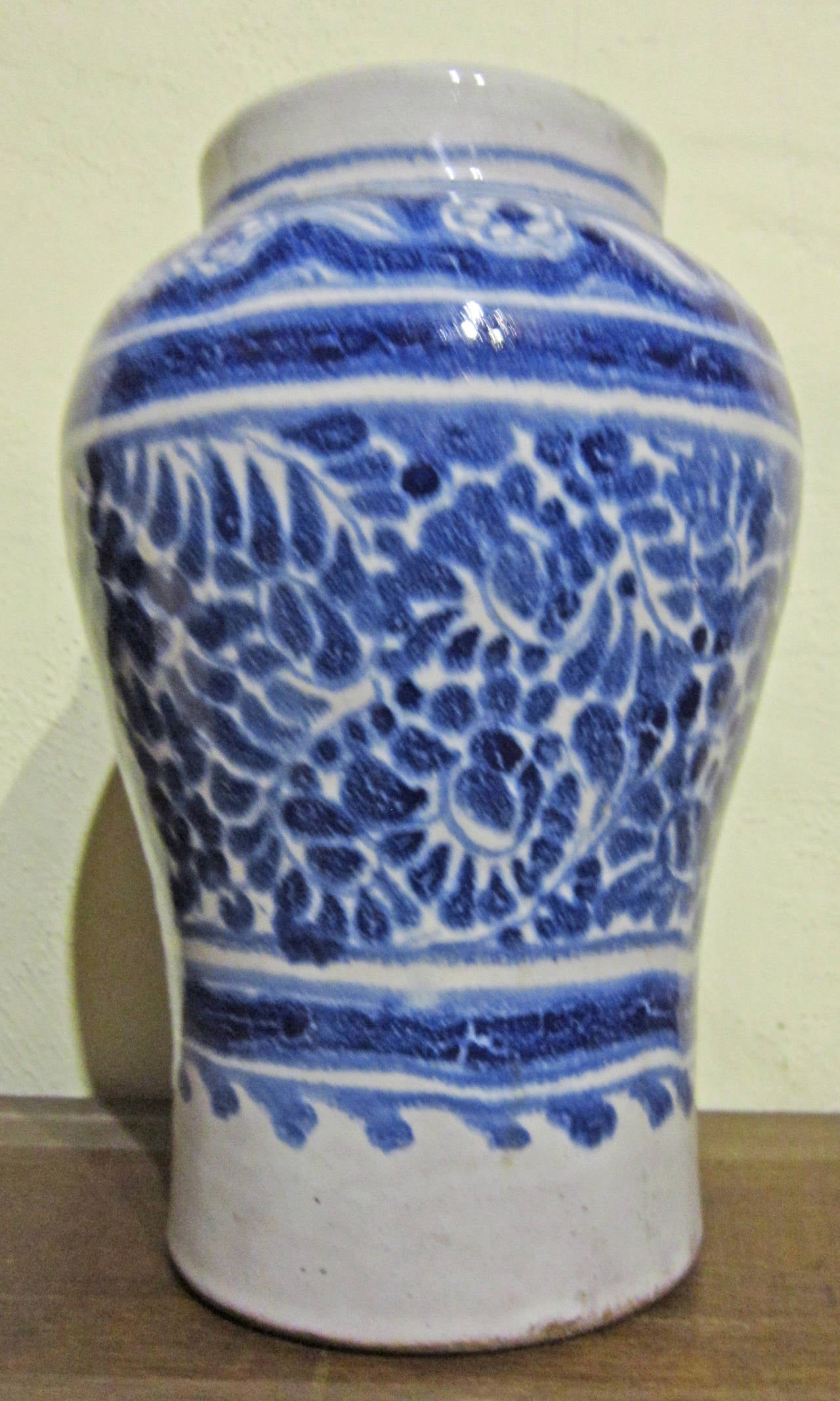 1920's Ventosa/Uriarte Collaborated Vase, Talavera, Puebla, Mexico In Excellent Condition In Ajijic, Jalisco