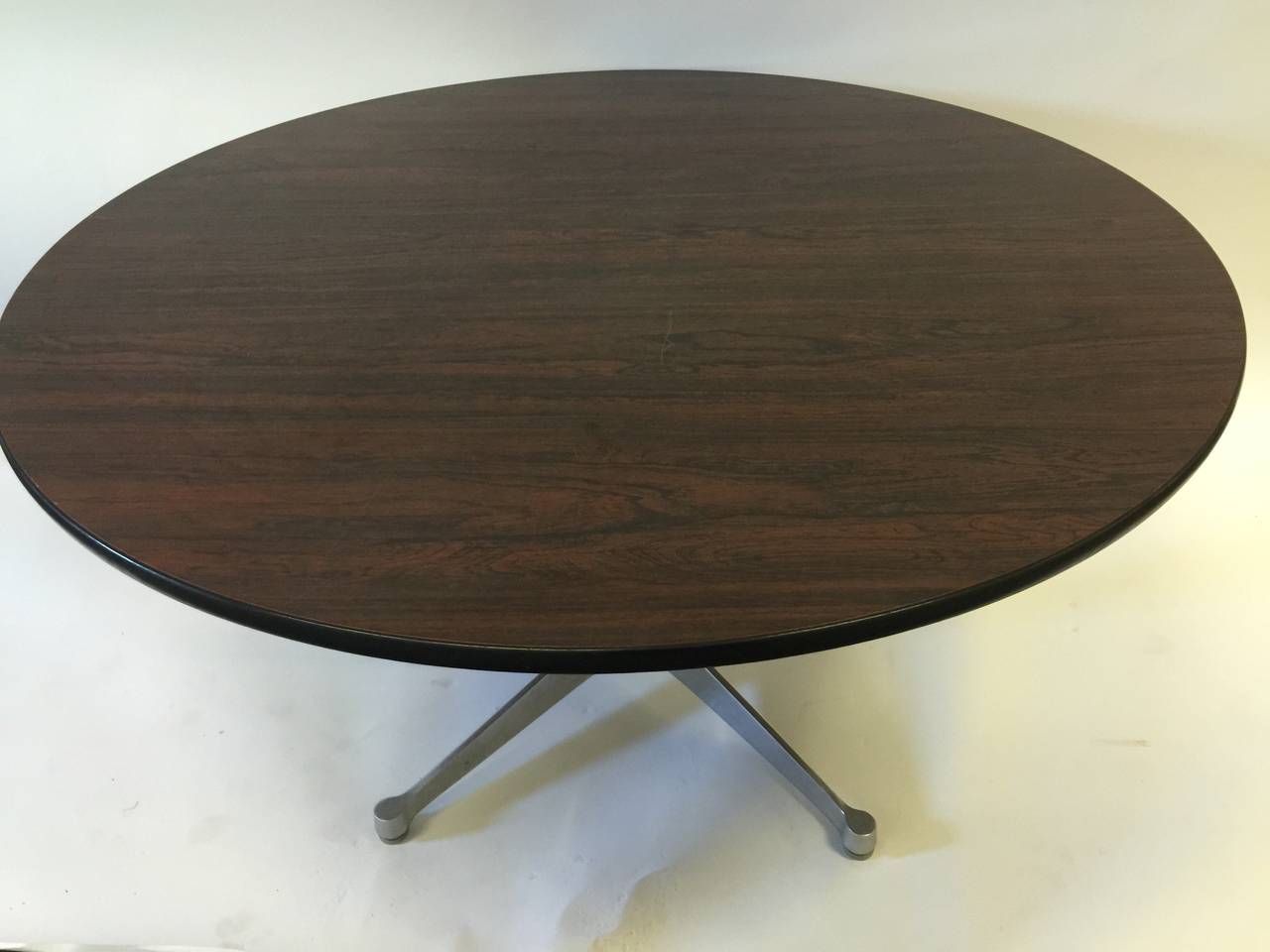 Mid-Century Modern Pair of Charles Eames Rosewood Laminate Round Tables For Sale