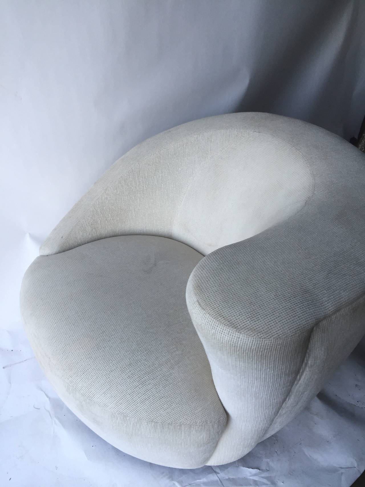 Pair of swivel chairs designed by Vladimir Kagan. Designed in the way of a nautilus shell.
These are a fine and luxurious pair of chairs.
For any decor.