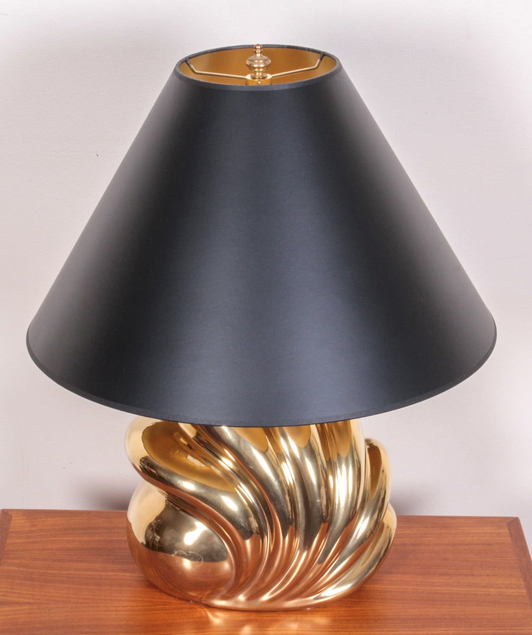 Mid-Century Modern Pair of Decorative Gold Luster Shell Lamps