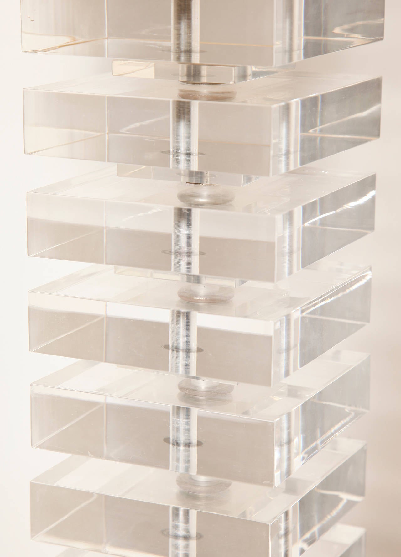 Elegantly Proportioned Stacked 1970s Lucite Table Lamp In Excellent Condition For Sale In New York, NY