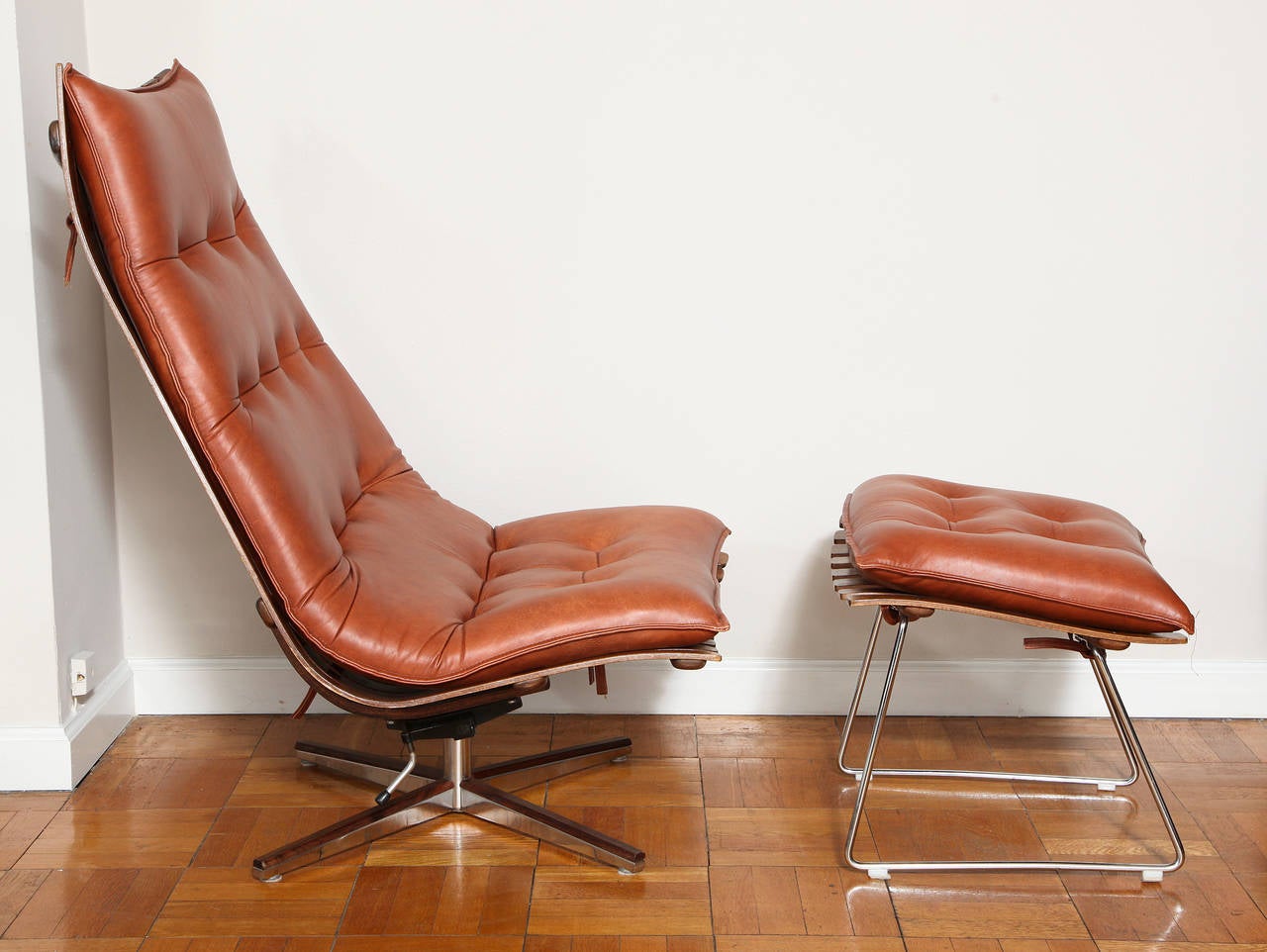 Leather Hans Brattrud Rosewood 'Scandia' Swivel Lounge Chair and Ottoman, Hove Mobler
