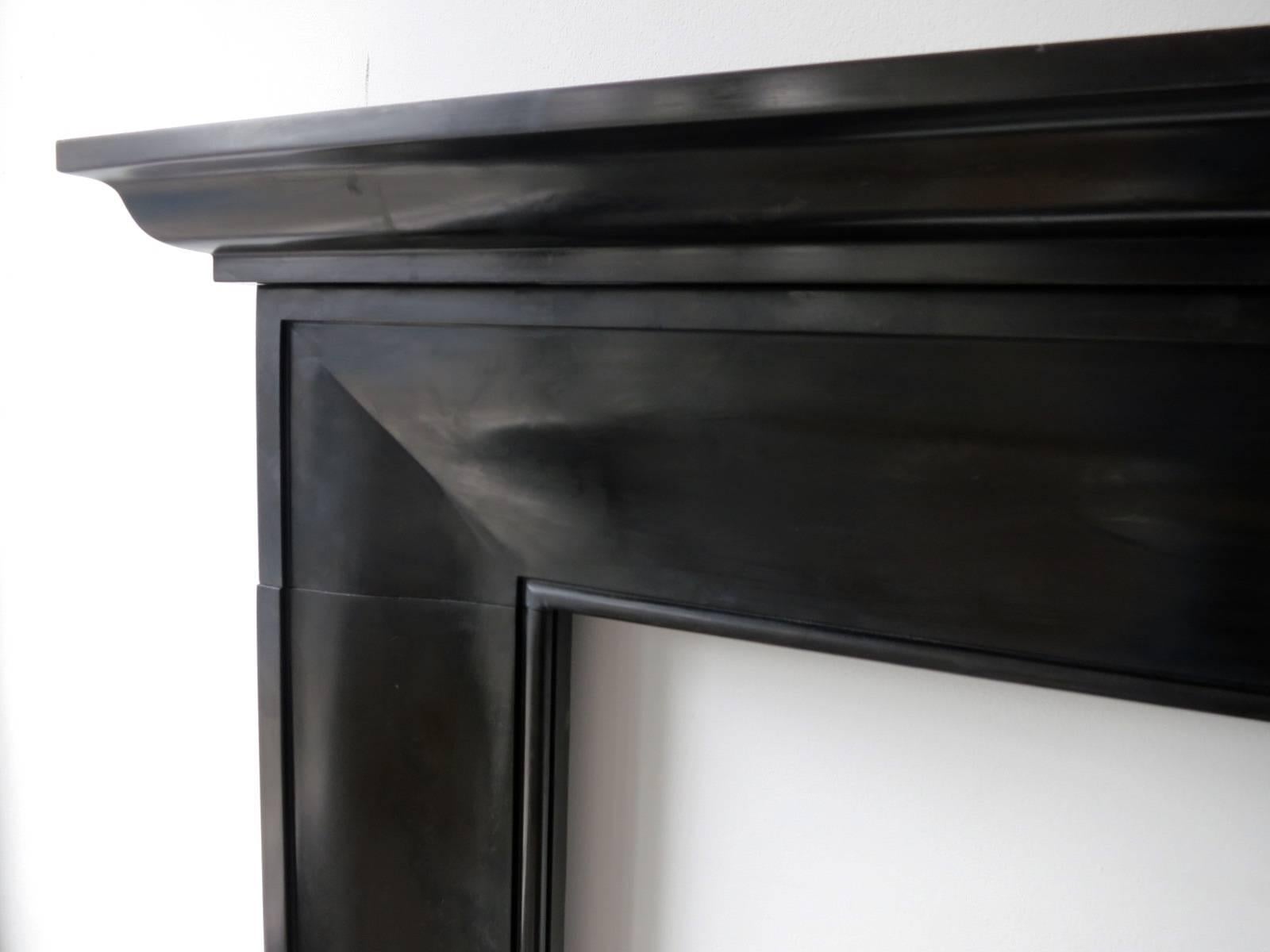 English Georgian Style Marble Fireplace Mantle In Excellent Condition For Sale In London, GB