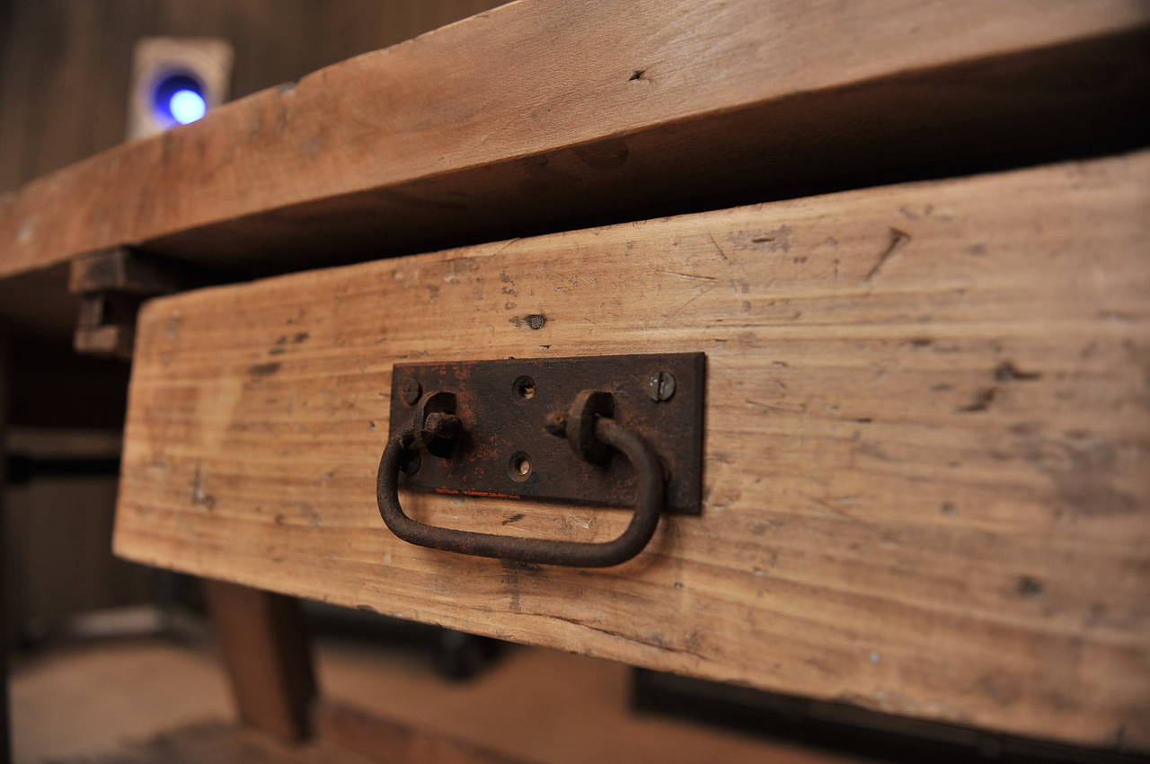 French Carpenter's Work Bench with Vice Circa 1920 In Good Condition For Sale In Roubaix, FR