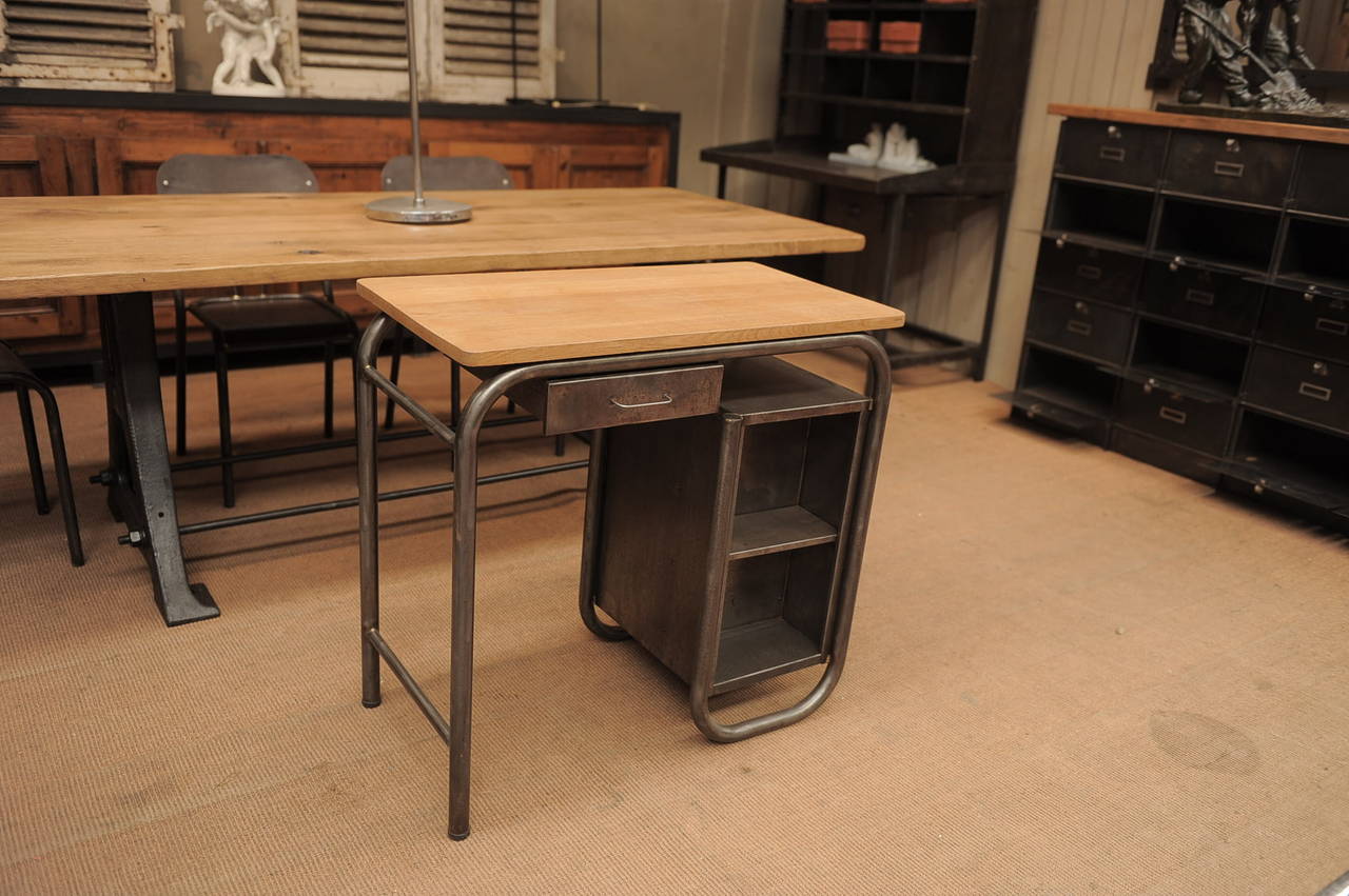Industrial Child's Desk 1950s in Metal with Oak Top In Excellent Condition In Roubaix, FR