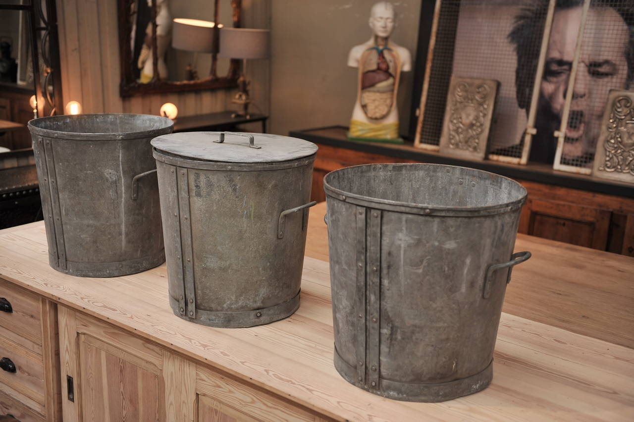 Vintage Parisian French Galvanized riveted iron Buckets Circa 1920 .
3 pieces available: 1 with top 2 without top.. 11 g each. Shipping to US by poste :230 € for one.