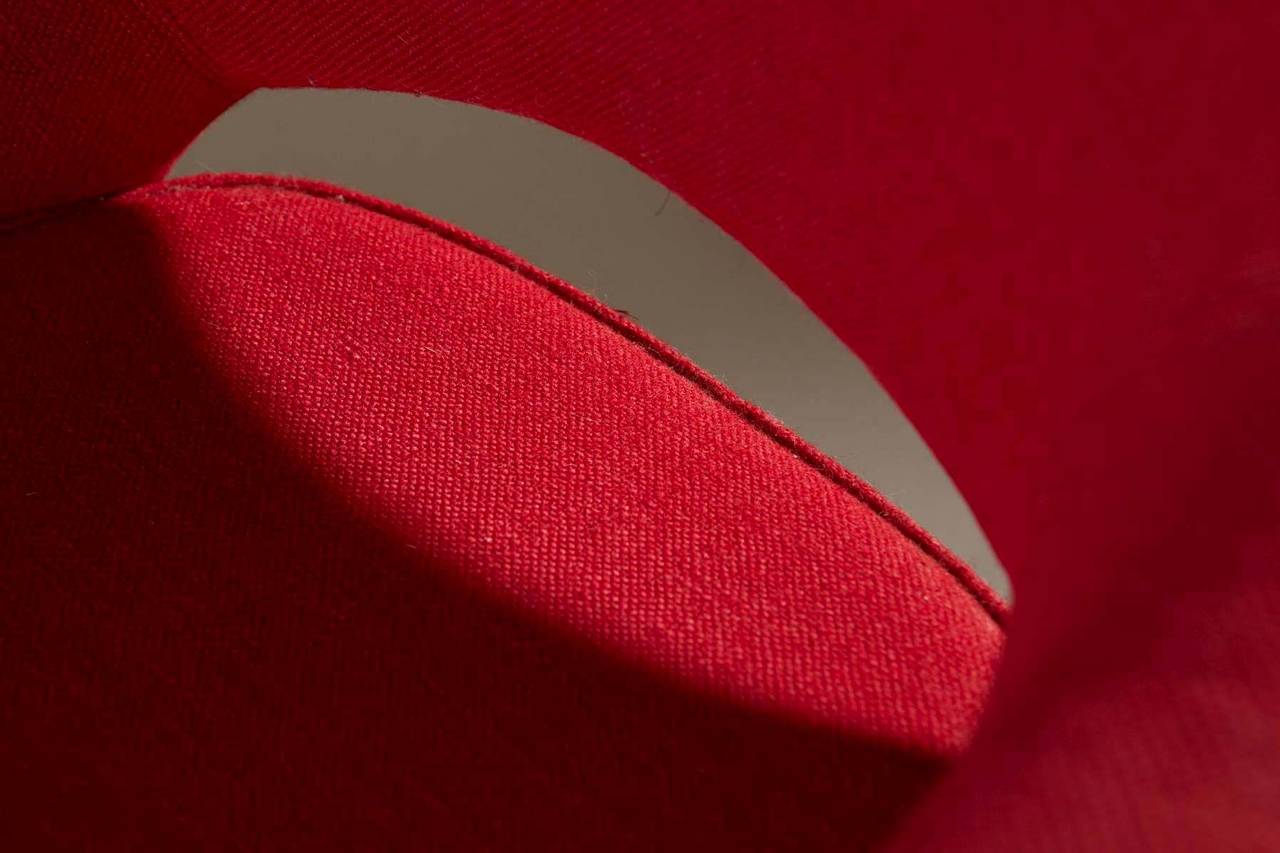 American Eero Saarinen Swivel Executive Armchair for Knoll in Red