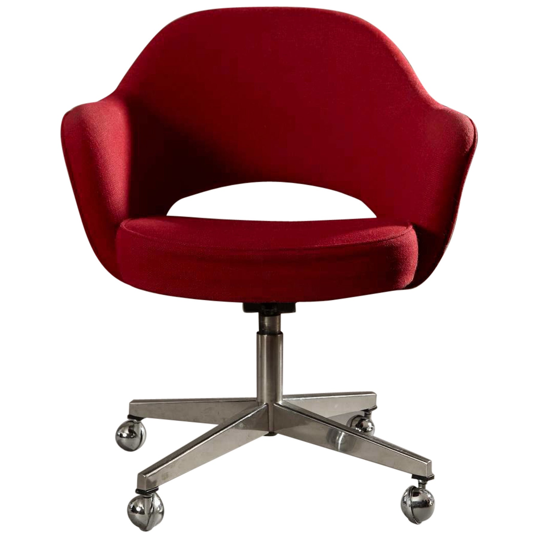 Eero Saarinen Swivel Executive Armchair for Knoll in Red