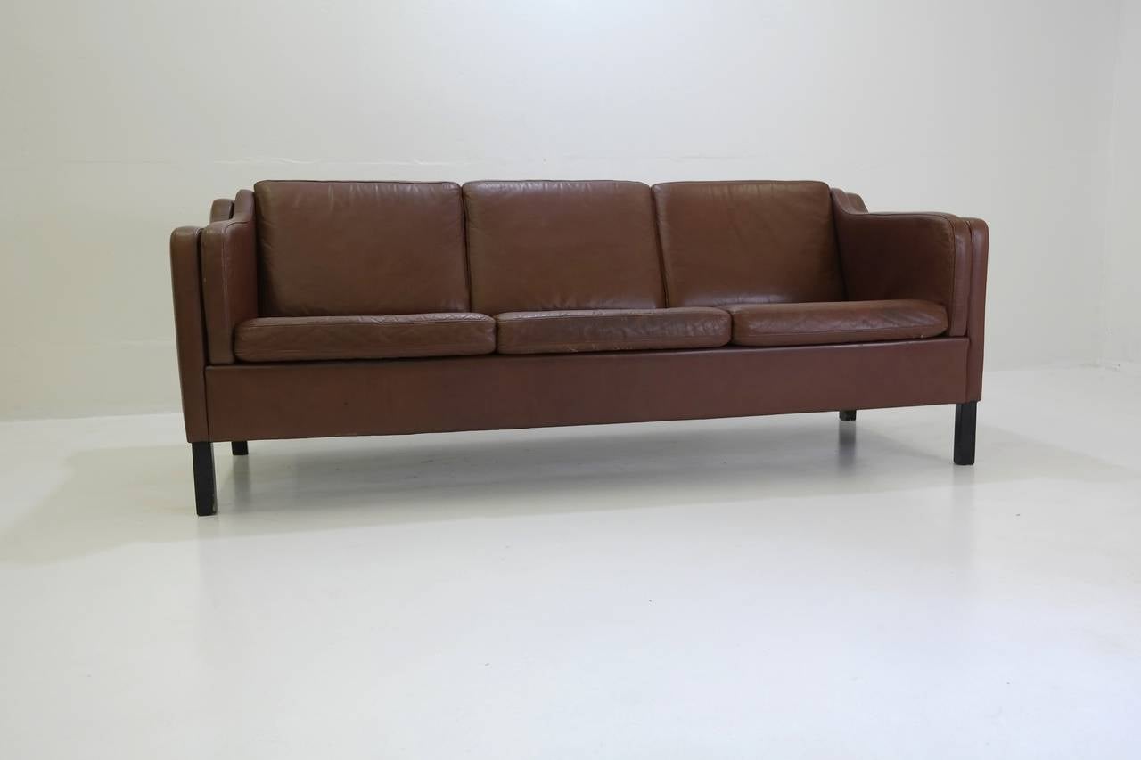 Classic Danish leather sofa in the style of Børge Mogensen. Optimal comfort and style in chocolate brown leather.