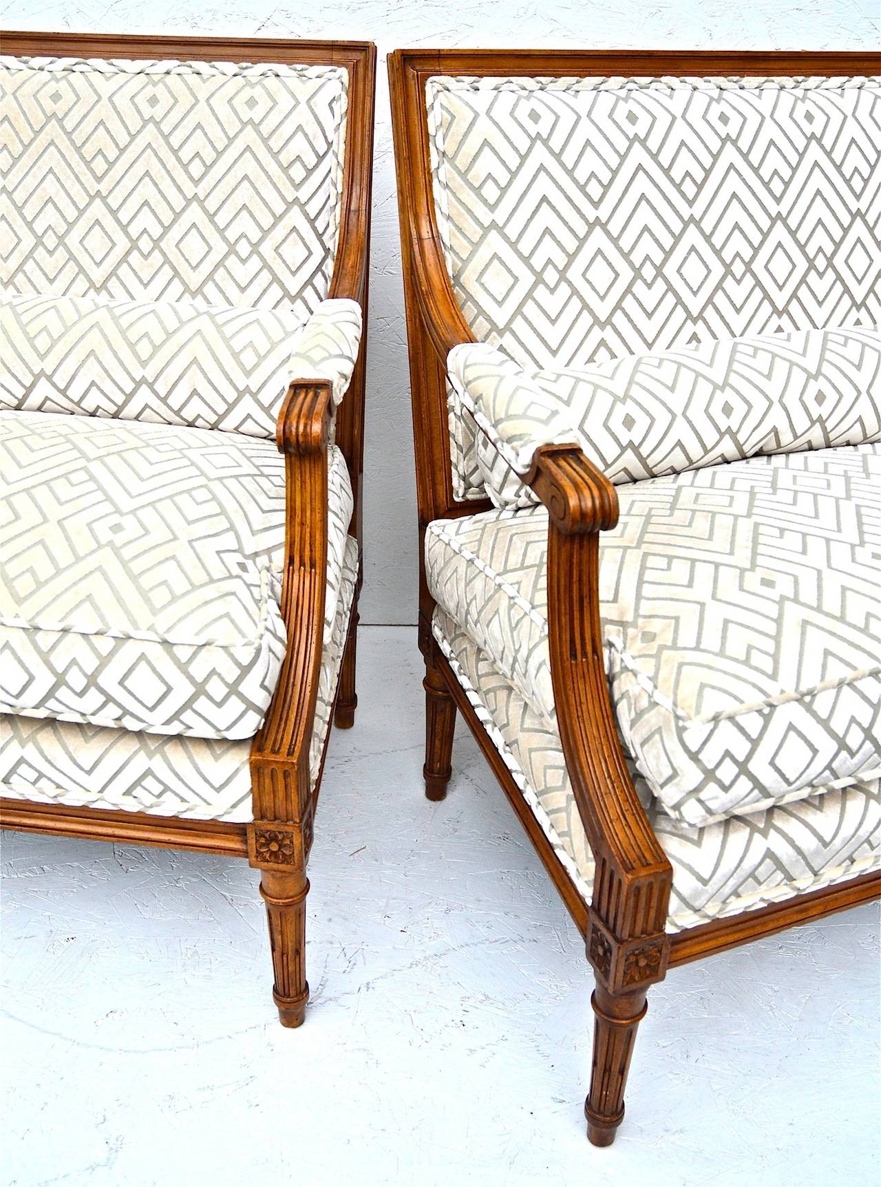 Pair of Louis XVI Marquise Chairs In Excellent Condition In Charlottesville, VA
