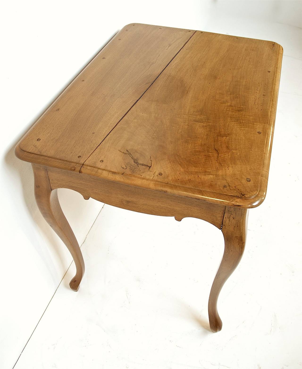 19th Century French Provincial Table of Walnut For Sale