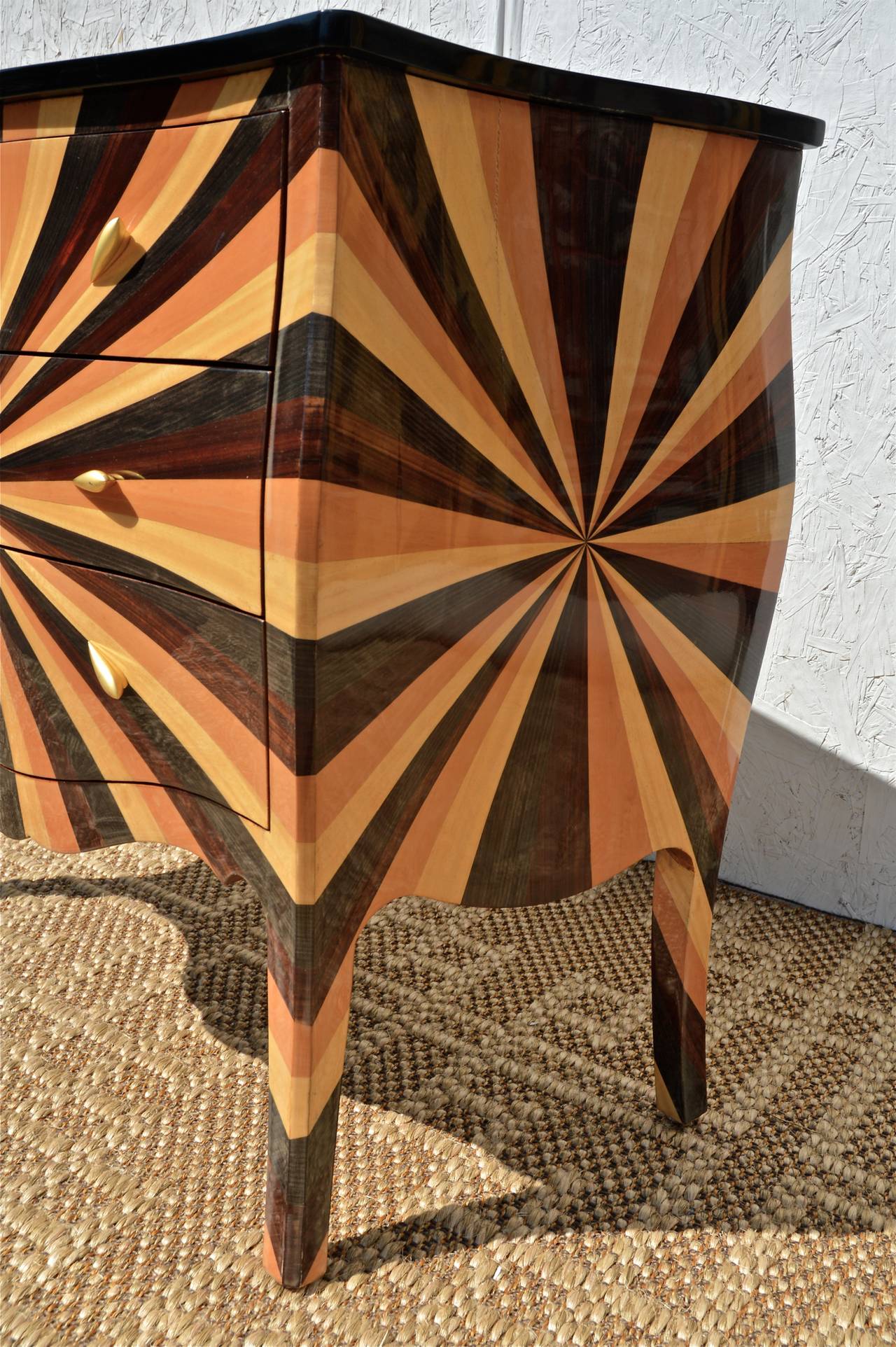 Bombe Commode of Sunburst Marquetry In Good Condition For Sale In Charlottesville, VA