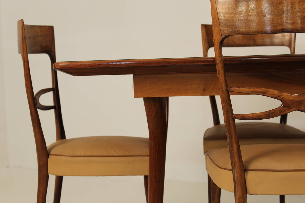 Dining chairs and table Melchiorre Bega attributed.

Six elegant walnut dining chairs attributed to Melchiorre Bega in the 1950s with matching glass top table.

