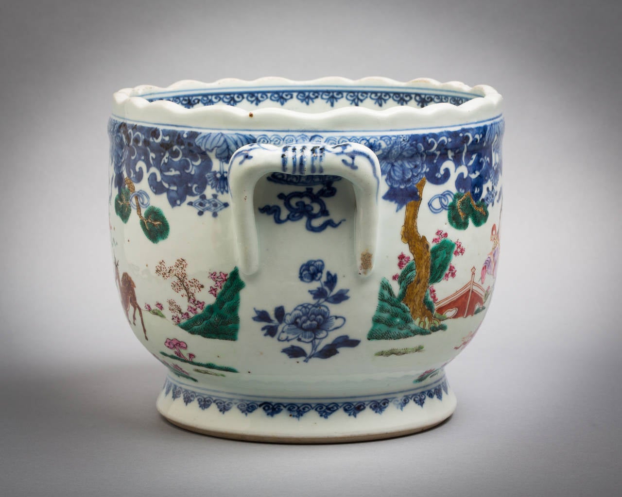 Chinese Export cachepot, circa 1775.