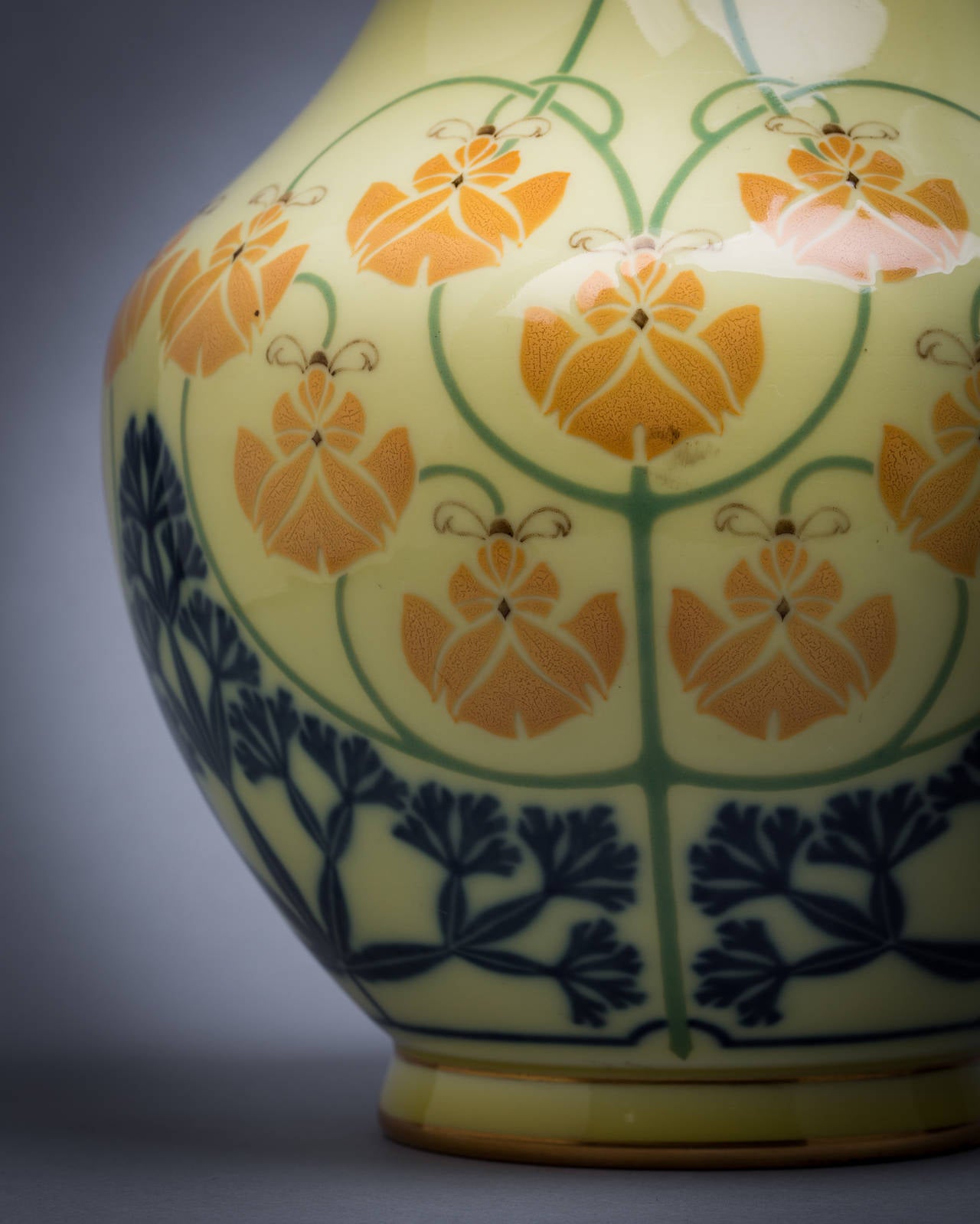 Français Vase en porcelaine française, Sèvres, daté de 1906 en vente