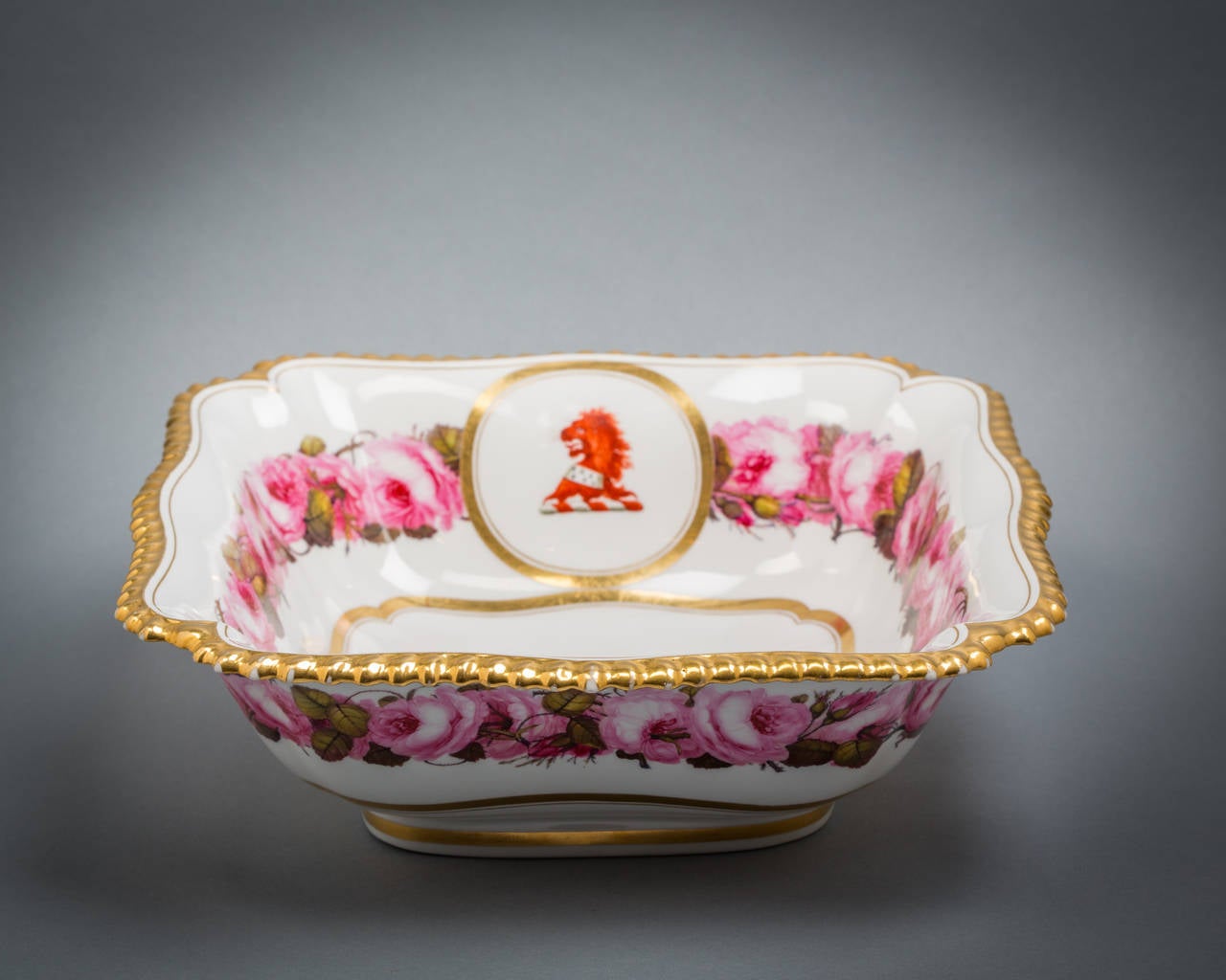 English porcelain bowl, flight barr and barr, circa 1820. Base marked.