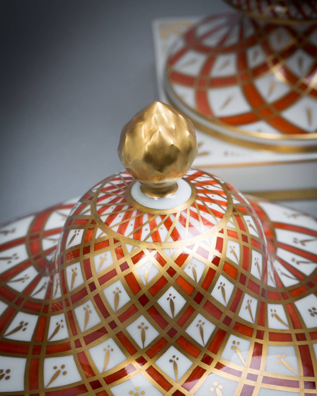 20th Century Pair of German Porcelain Covered Vases, Dresden, circa 1920 For Sale