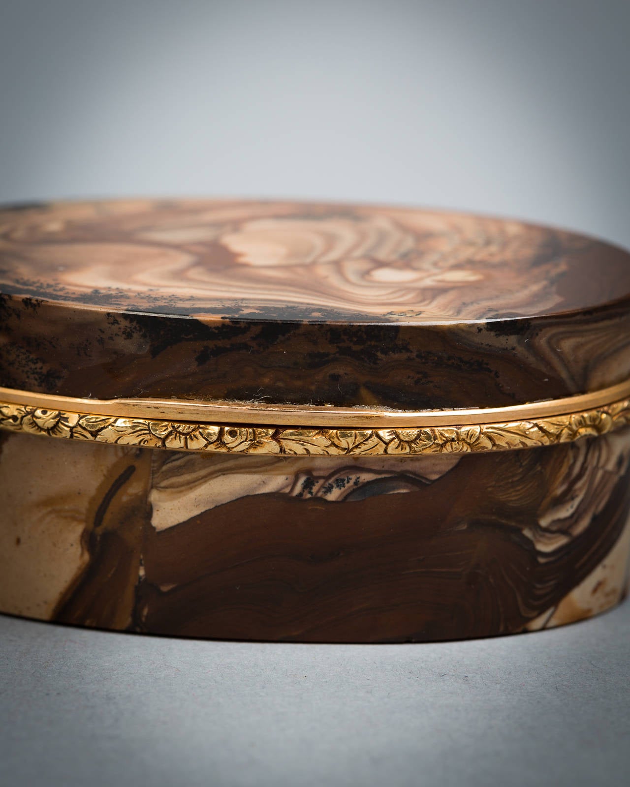 Gold-Mounted Agate Box, German, 18th Century In Good Condition For Sale In New York, NY