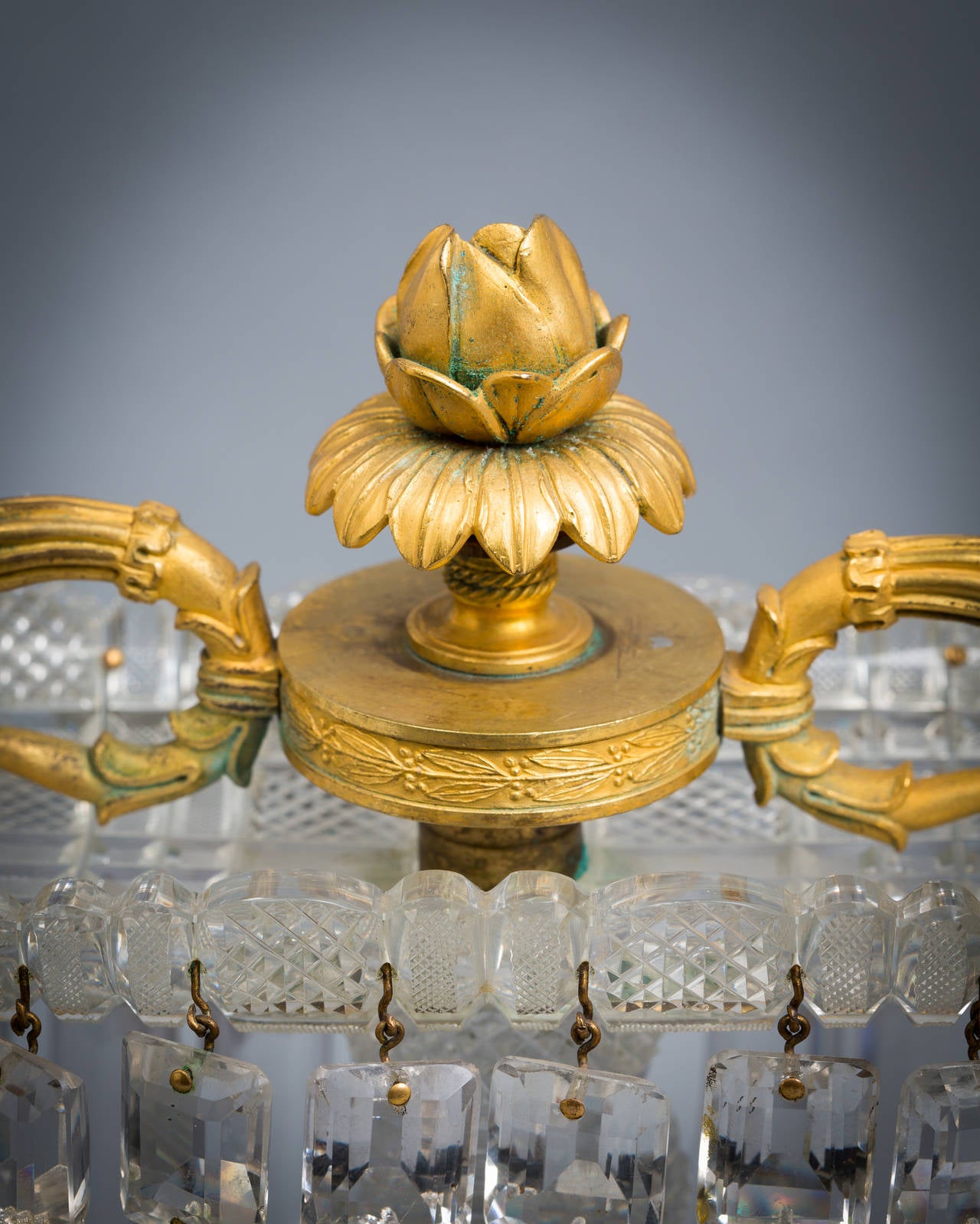Paire de chandeliers anglais en bronze et cristal, John Blades, datant d'environ 1820 Bon état - En vente à New York, NY