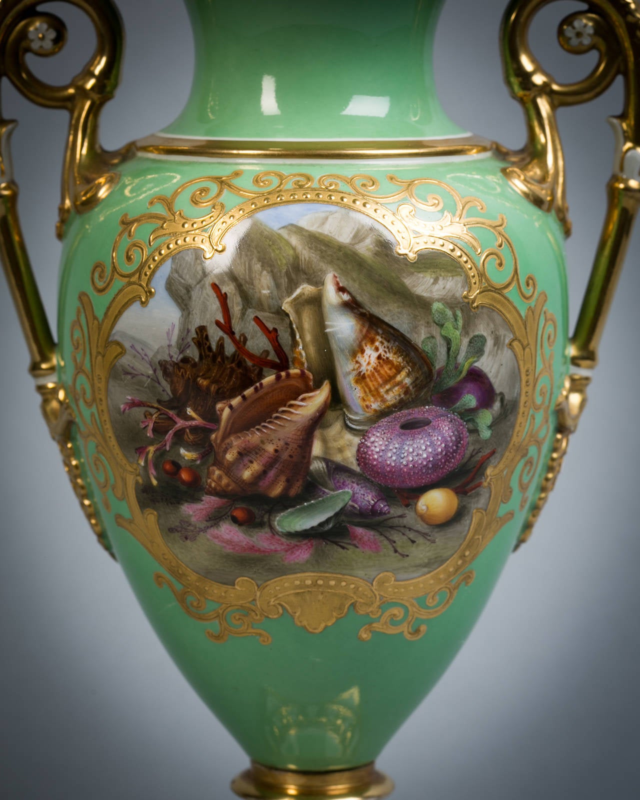 English porcelain vase, Flight, Barr & Barr, circa 1820.