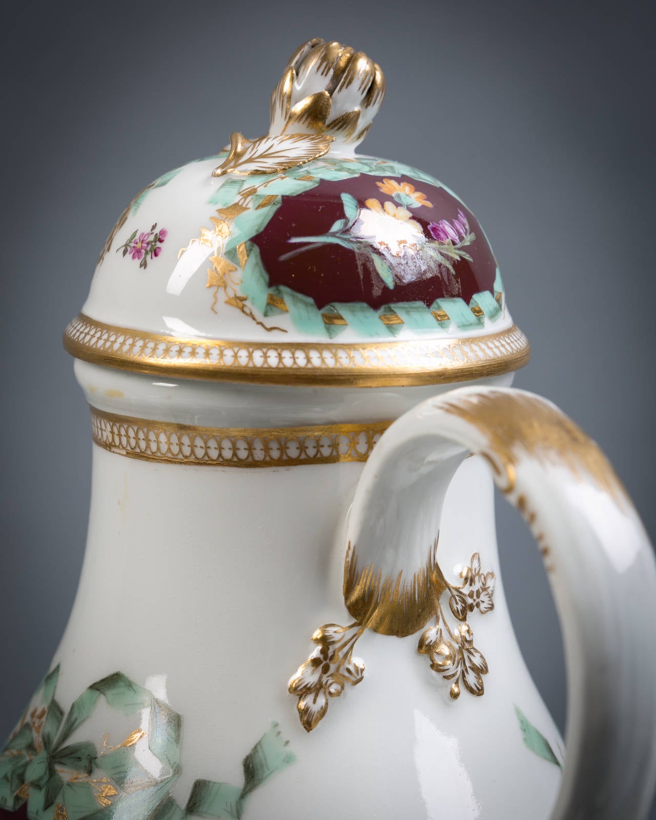 German Meissen 'Marcolini' Porcelain Tea and Coffee Service, circa 1790 In Good Condition For Sale In New York, NY