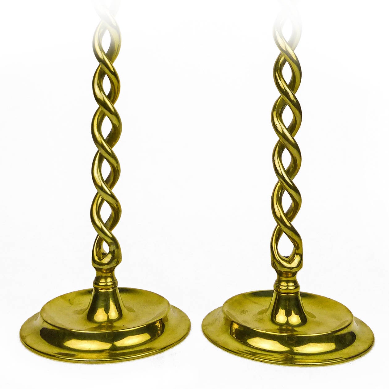 Tall pair of English Victorian brass double twist candlesticks, circa 1875.

Measures: Height 20 3/4″, Base diameter 6 1/2″.