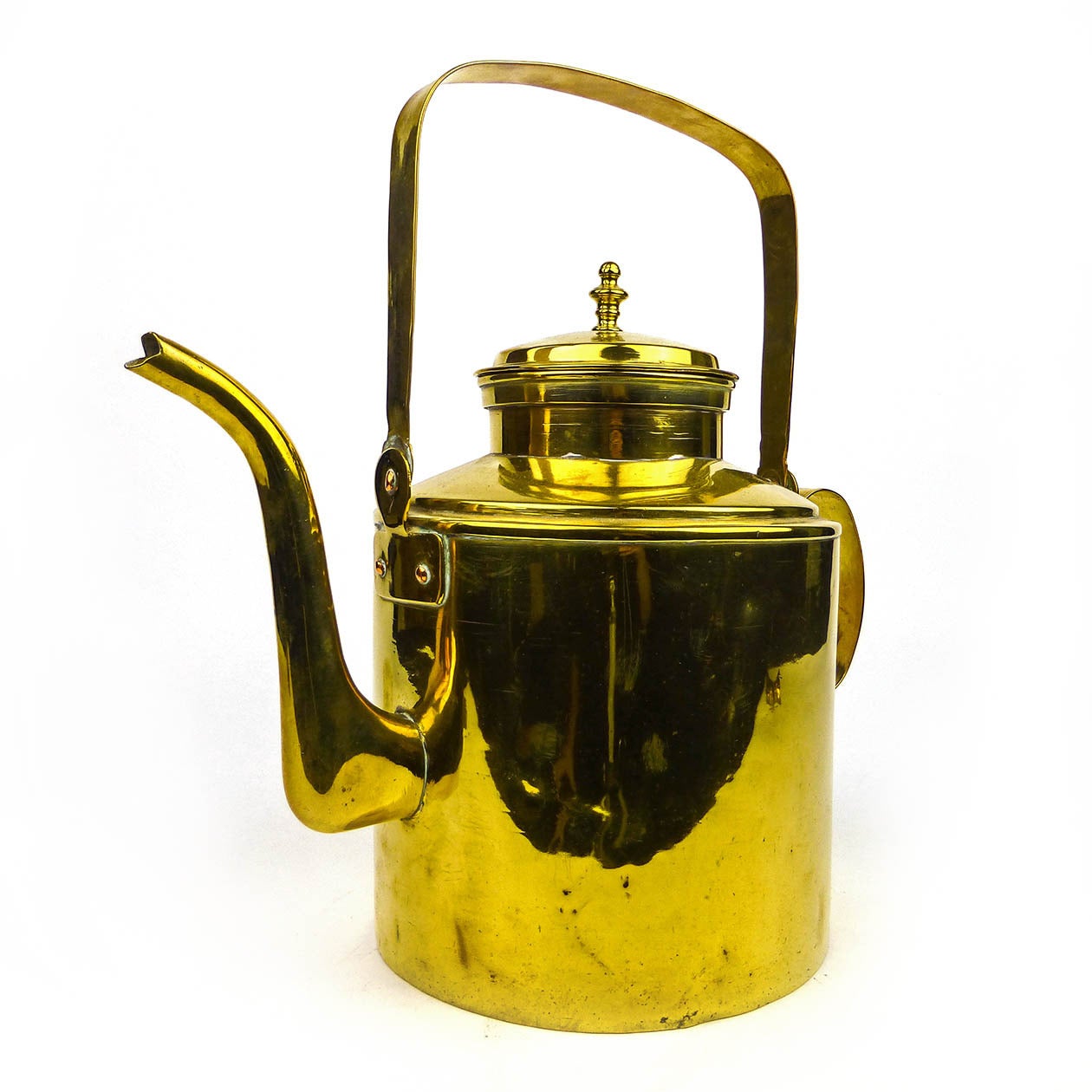 Dutch tea kettle with swing handle, circa 1800.

Fine brass tea kettle with swing handle. Dovetailed. Unusual shape.

Measures: Height 4?, diameter 6 1/4?.