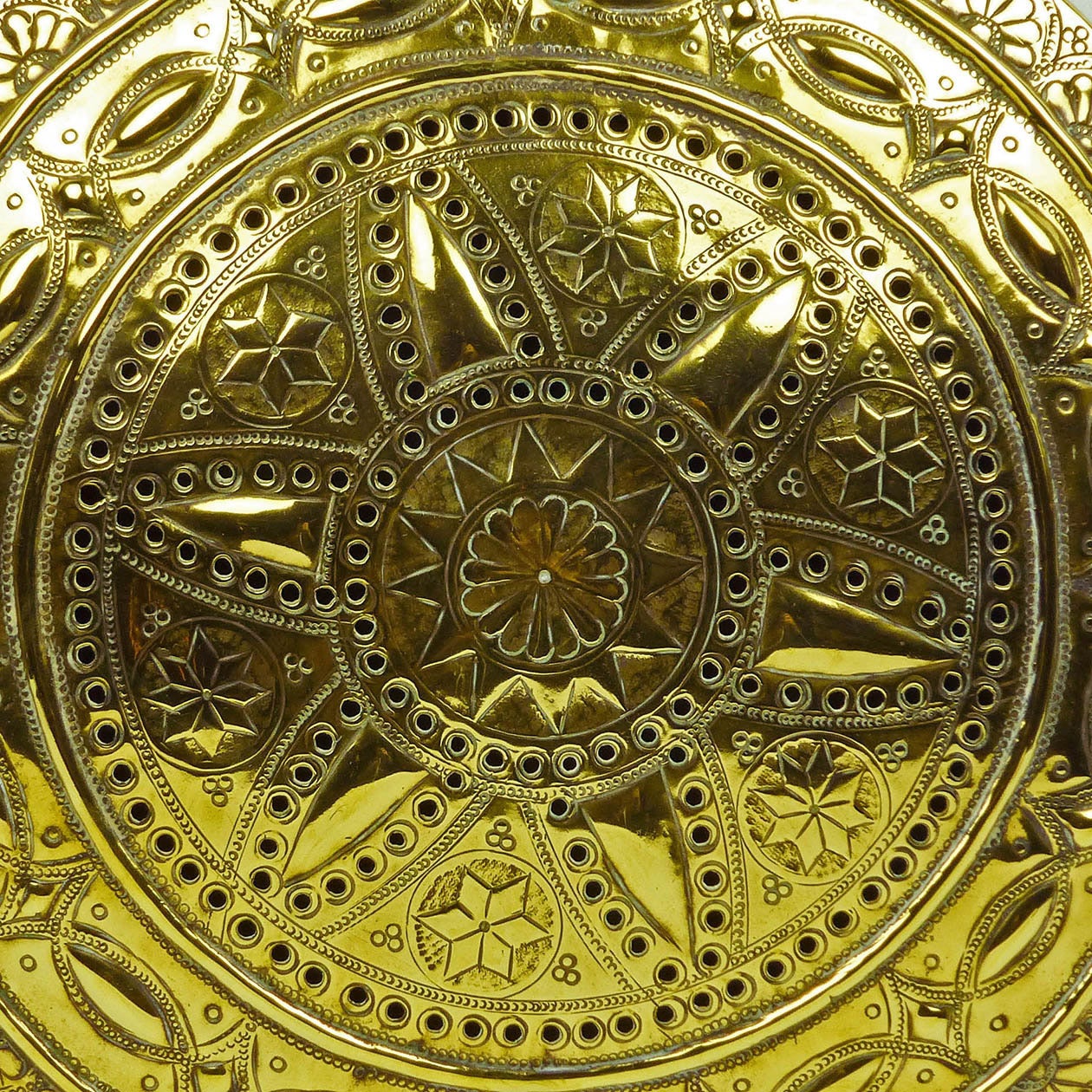 Dutch Brass Bed-Warmer with Decorated Lid, circa 1700