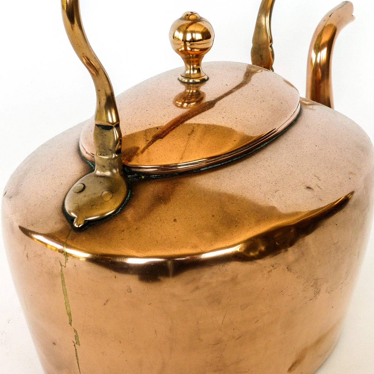 English copper oval tea pot. 
Circa 1820. 
Fine original condition. 
Nice orb shaped finial