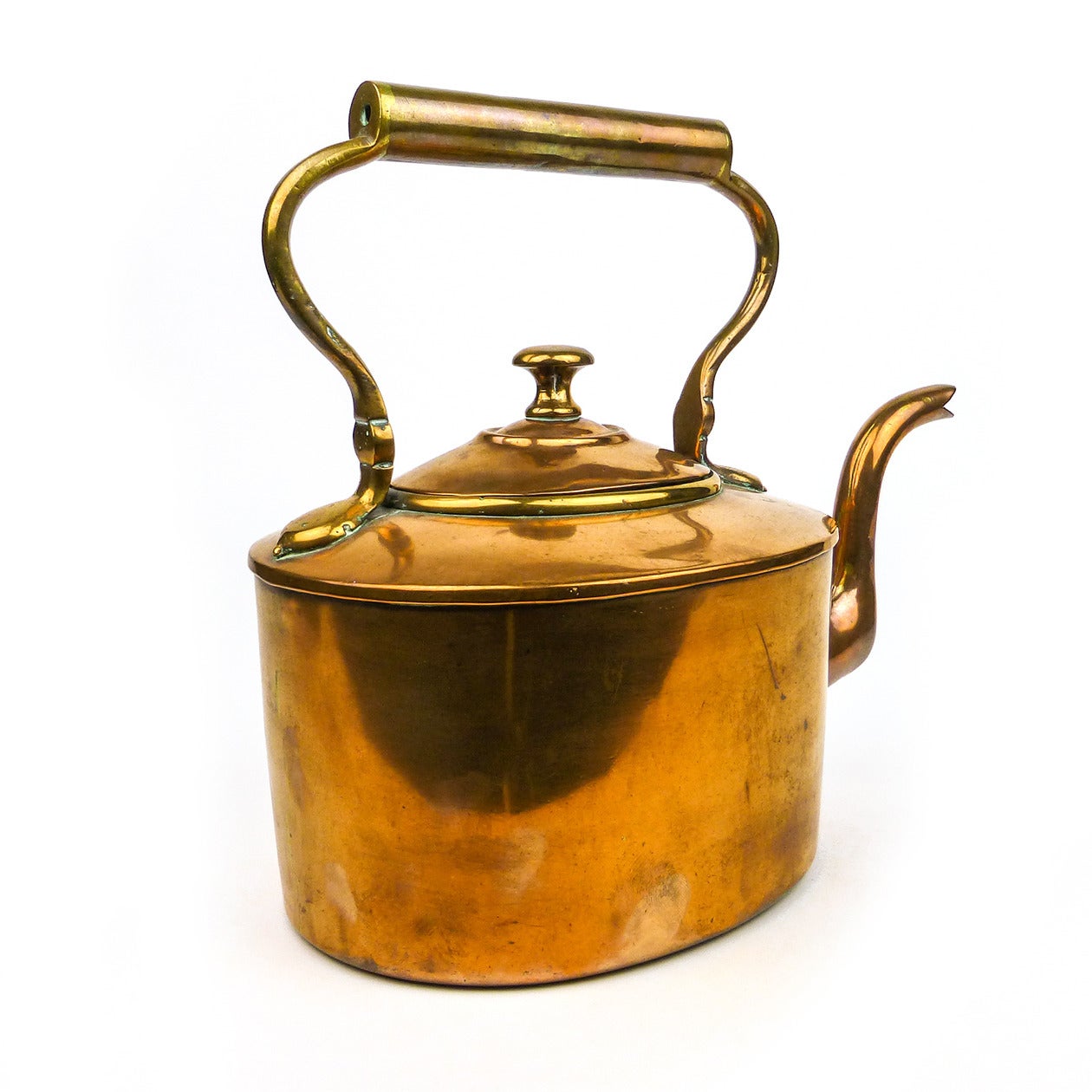 English copper tea kettle, circa 1840.

Oval shape. 
Dovetailed.