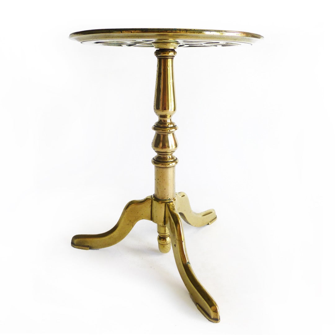 Victorian English Brass Kettle Stand or Trivet on Three Legs with Hoofed Feet, circa 1875