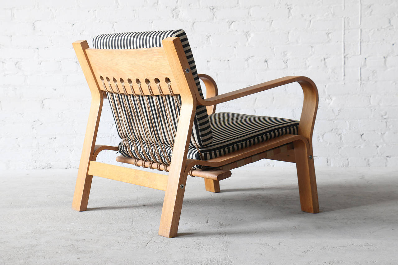 Two Hans Wegner GE671 Getama Danish Modern Oak Easy Chairs In Fair Condition In Winnipeg, Manitoba
