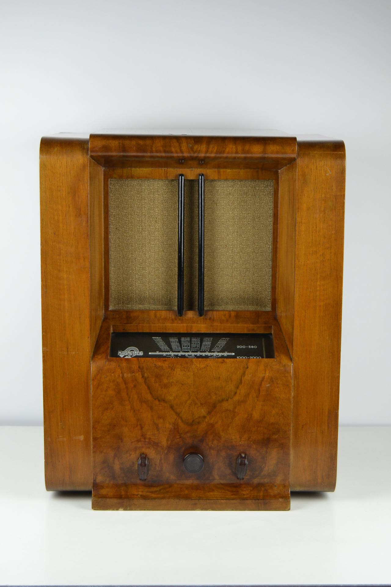 Unique Art Deco Wooden Tubes Radio - Magnetic.6 Tablemodel - under license from SBR (Société Belge Radio- Electrique Bruxelles Belgique) , SEM and Bell - comparable with the model SBR 636 - year 1935 /1936  - completely checked over