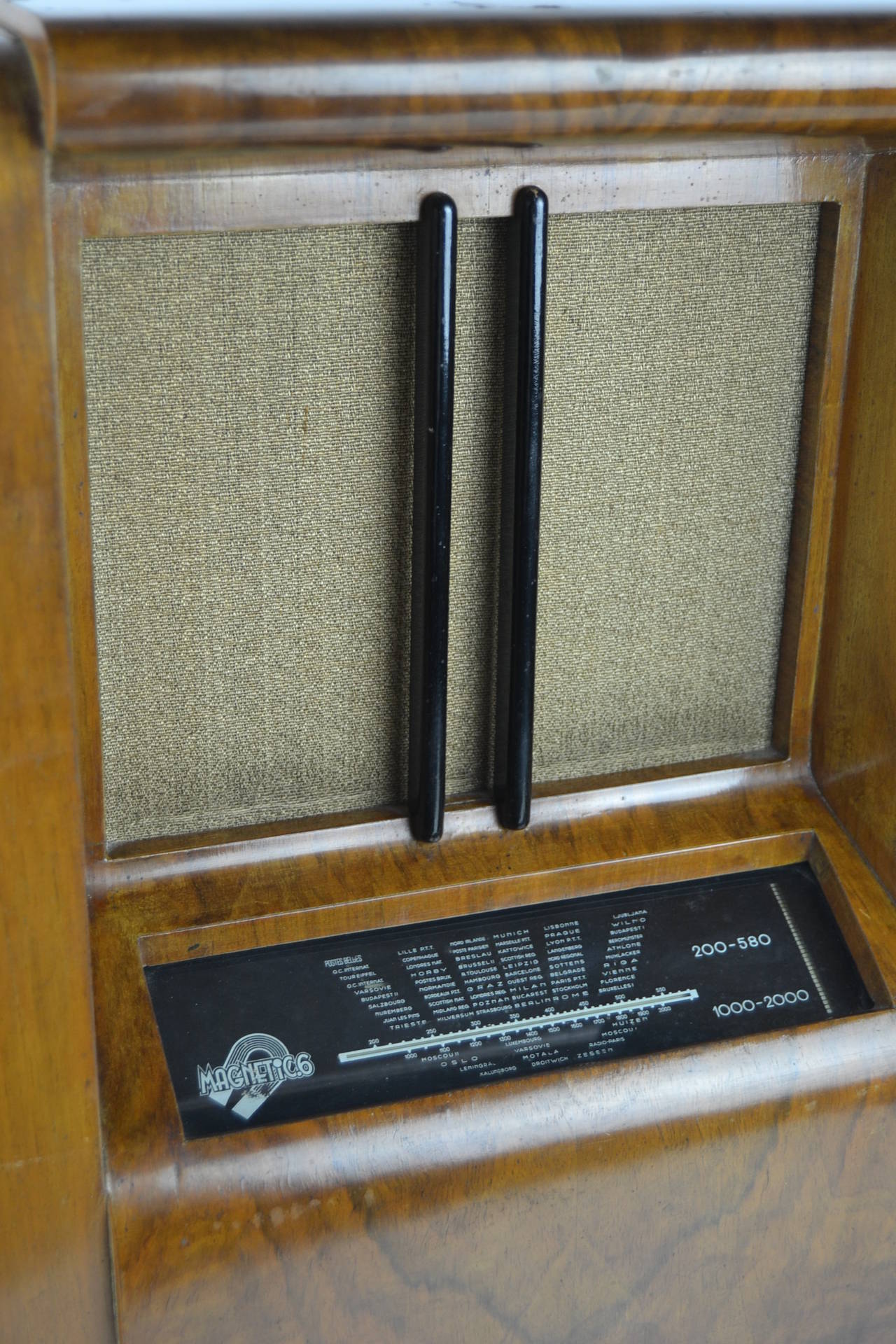 19th Century Art Deco 1930s Wooden Tubes Radio Magnetic.6