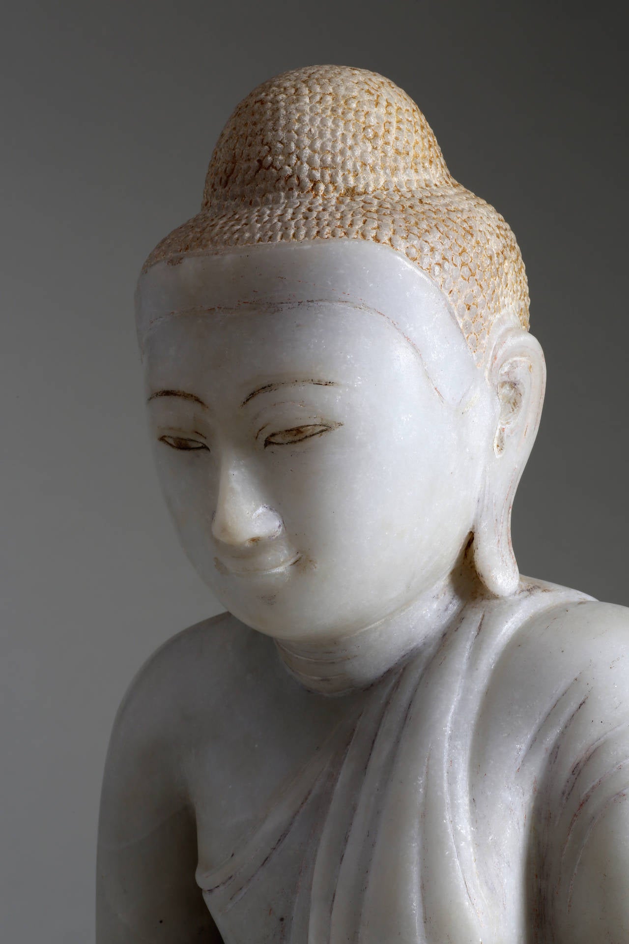 Antique 19th Century Burmese Alabaster Seated Buddha Sculpture, Mandalay Style In Excellent Condition In 10 Chater Road, HK