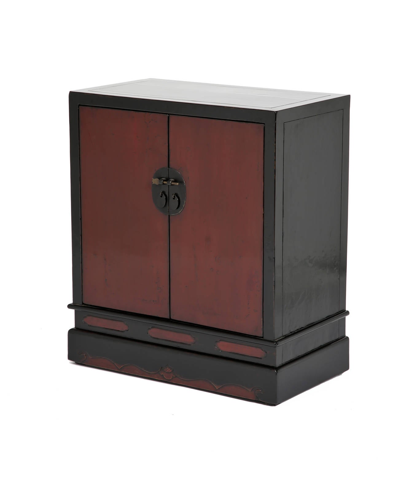 Antike rot-schwarz lackierte chinesische Gelehrtenbuchtruhen/Kabinen, Chinoiserie (Chinesisch) im Angebot