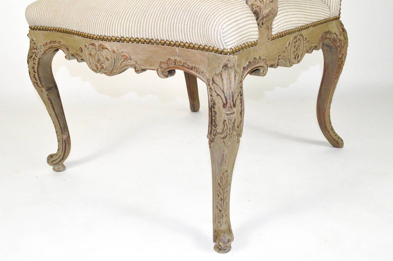 Fabric Pair of French Regence Style Gray Painted Carved Bergeres For Sale
