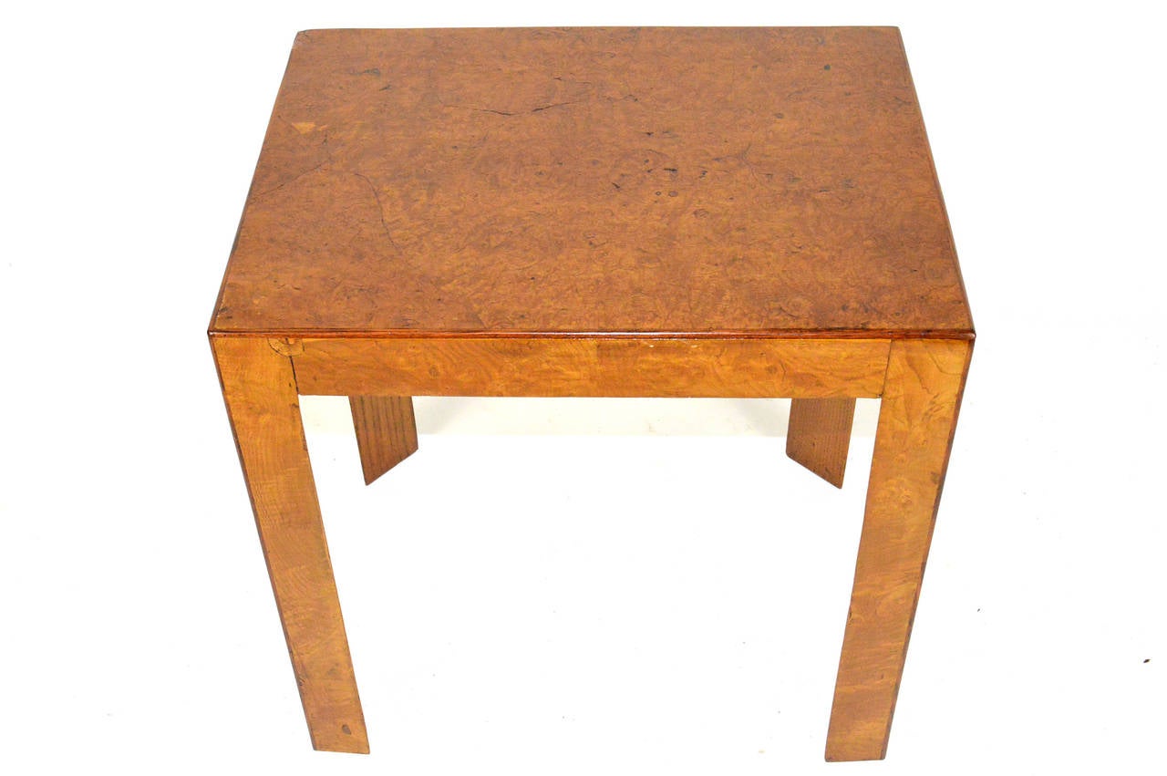 Clean lined Mid-Century burled wood Italian side table, circa 1950. Having inlaid trim.