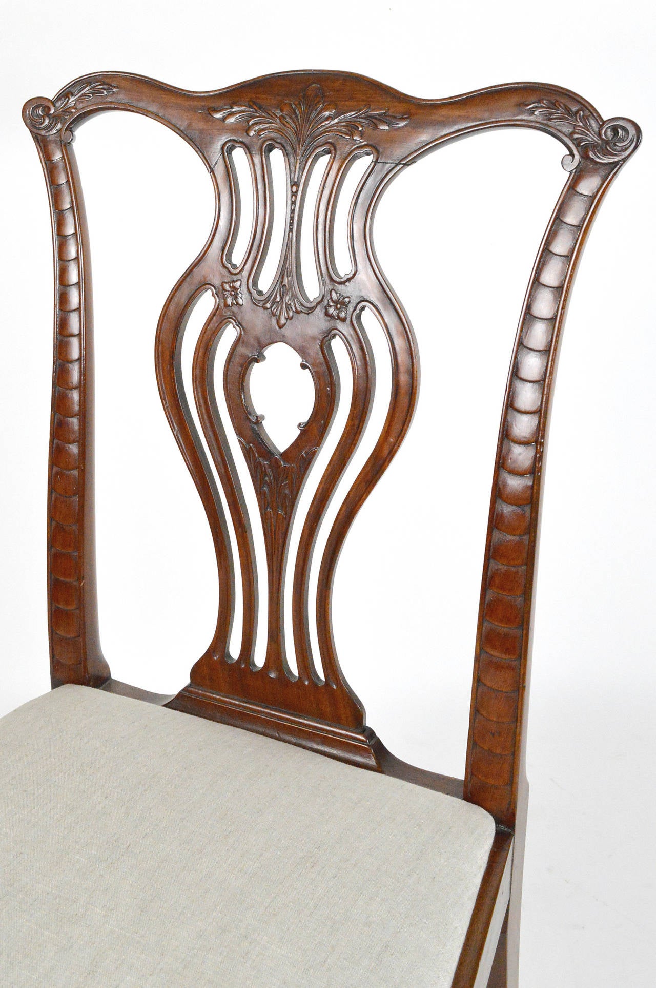 Great Britain (UK) Set of Six English Chippendale Style Carved Mahogany Side Chairs For Sale
