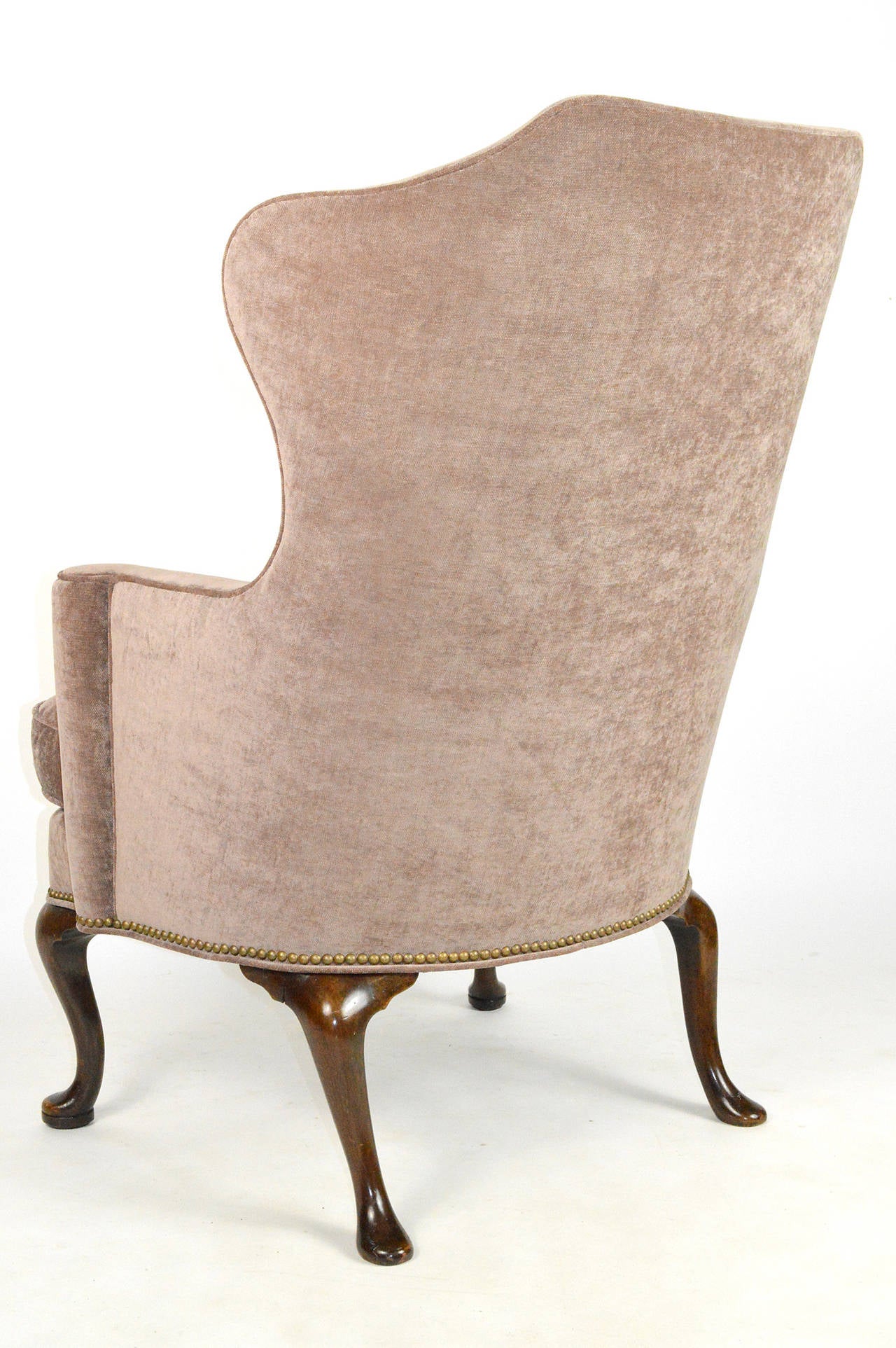 George II Style Walnut Wing Chair In Good Condition For Sale In Atlanta, GA