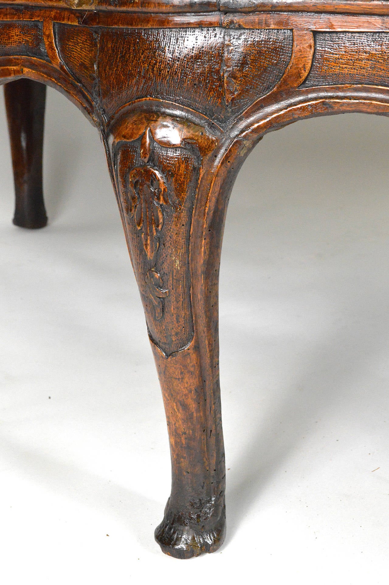 Upholstery 18th Century Italian Venetian Carved Walnut Sofa For Sale