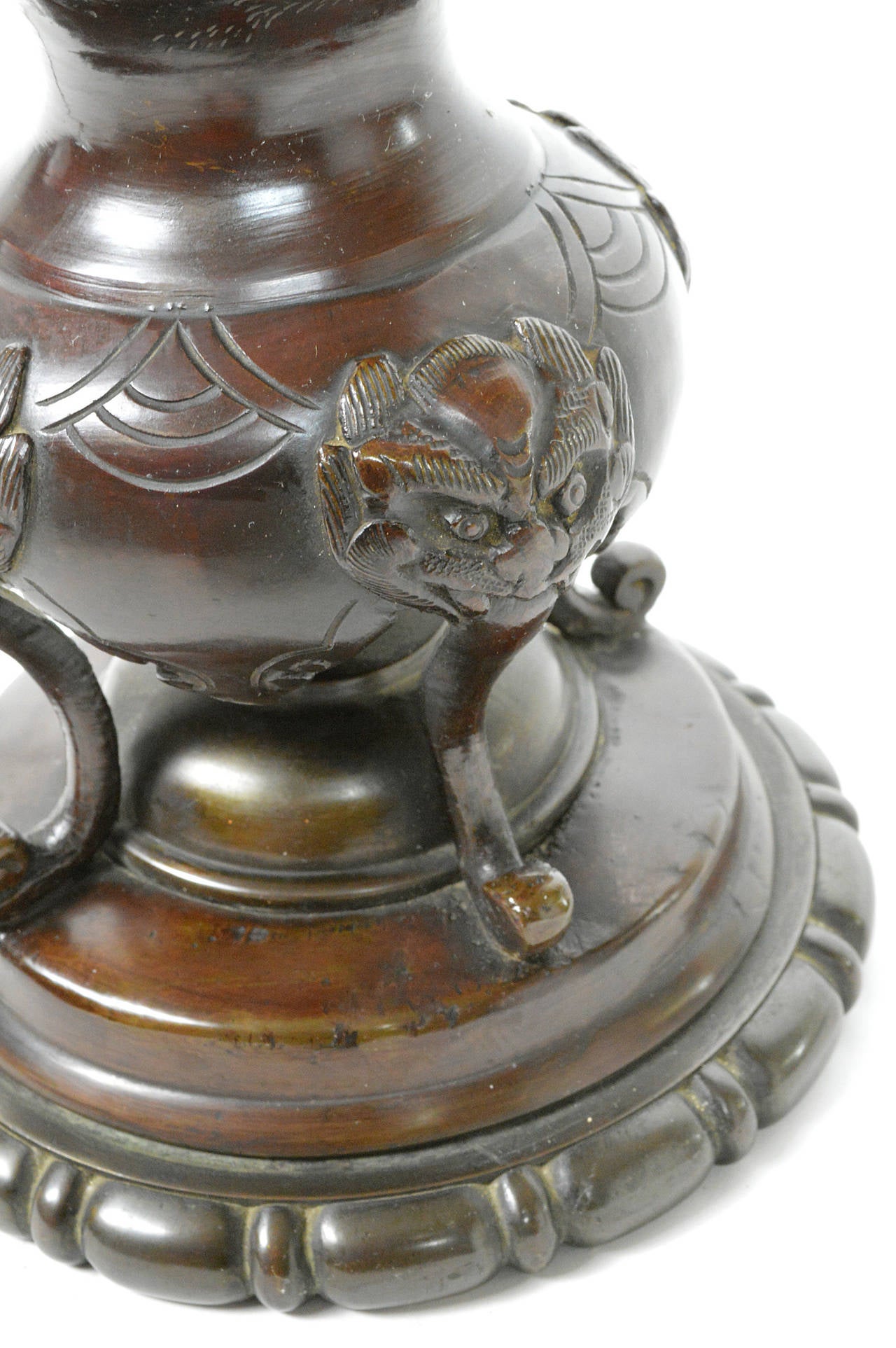 Japanese Meiji Period Bronze Urn Lamp For Sale 2