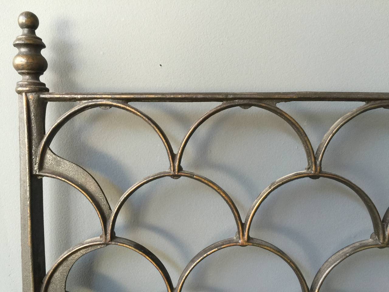 19th Century Paint Decorated Campaign Style English Cast Iron Bed on Casters In Good Condition For Sale In New York, NY