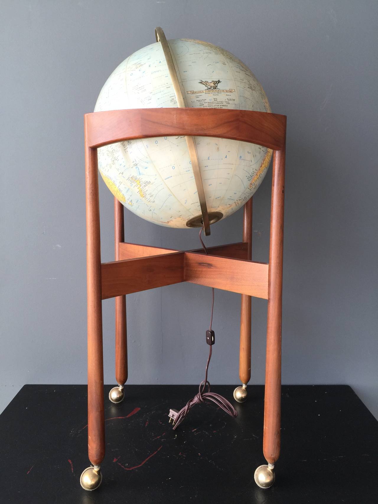 Jens Risom Vintage Illuminated World Globe on Stand In Good Condition In New York, NY